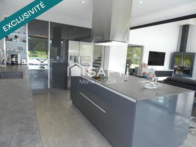 Maison - 200 m² - 5 pièces