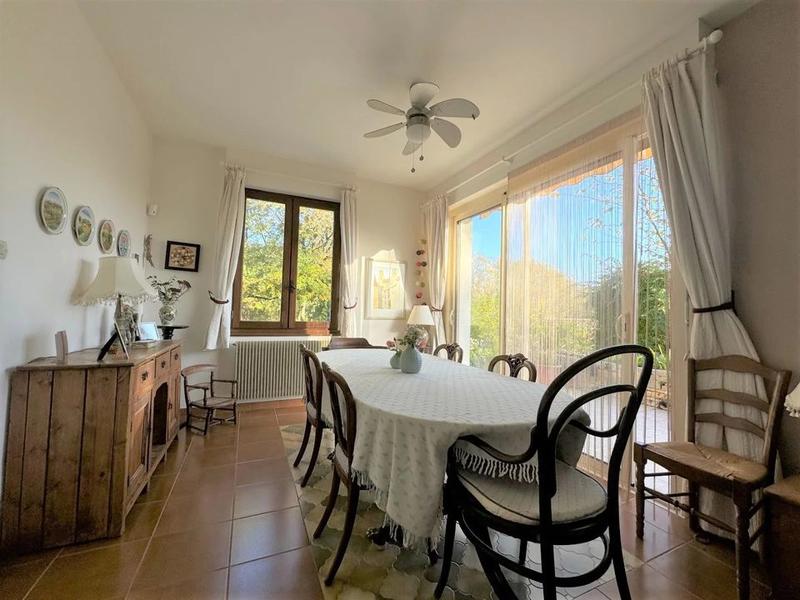 Propriété - 204 m² - 9 pièces