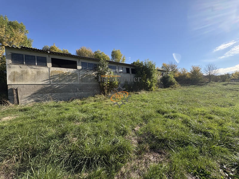 Maison - 510 m² - 3 pièces