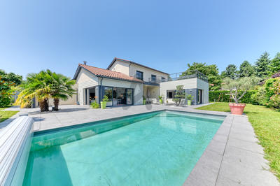 Maison - 217 m² - 6 pièces