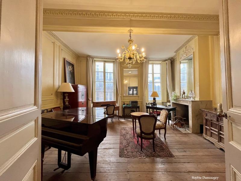 Maison - 230 m² - 8 pièces