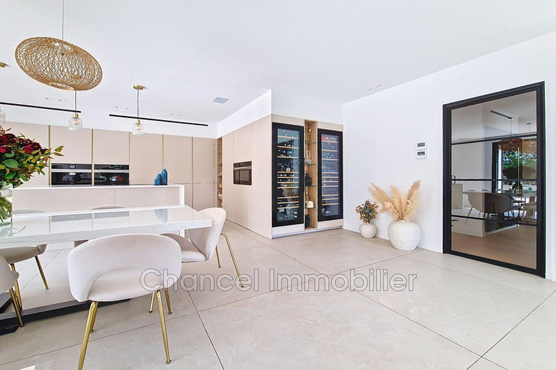 Demeure - 241 m² - 7 pièces