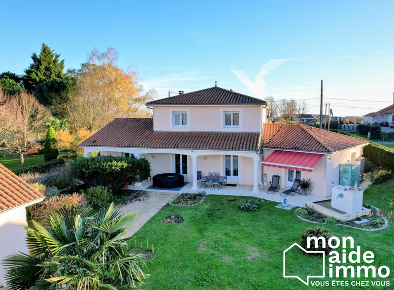 Maison traditionnelle - 164 m² - 6 pièces