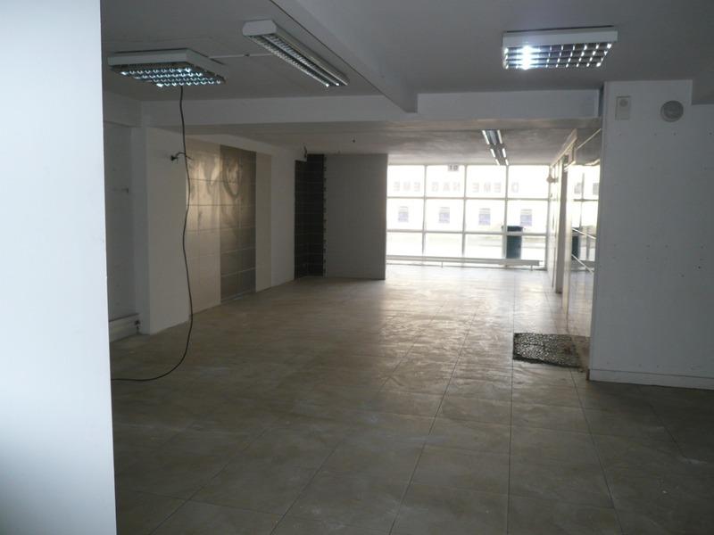 Local commercial - 740 m² - 8 pièces