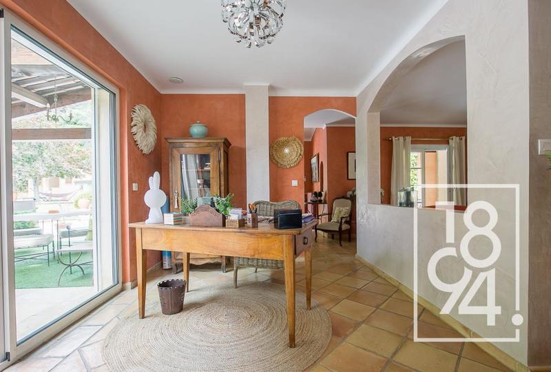 Villa - 261 m² - 7 pièces