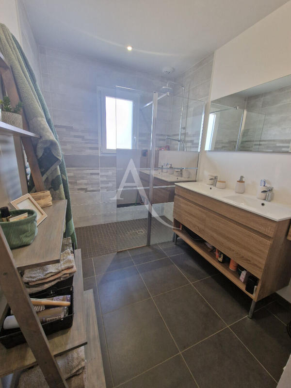 Maison - 101 m² - 5 pièces