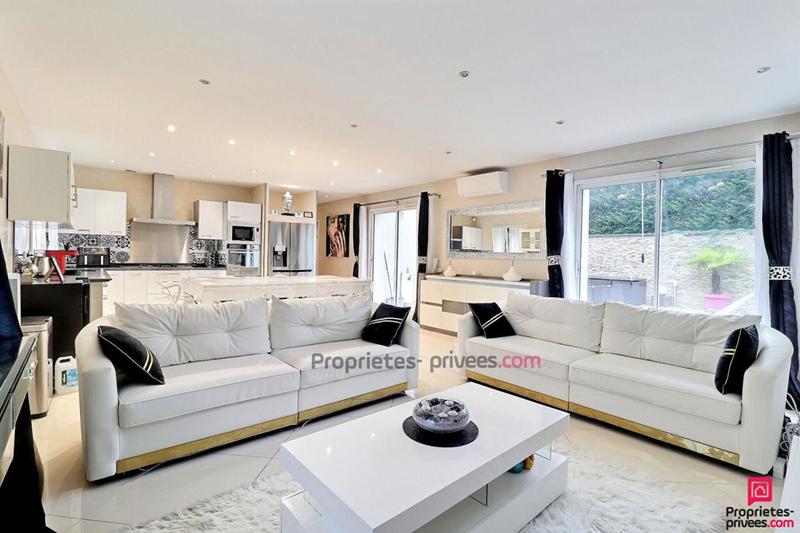 Maison - 268 m² - 10 pièces