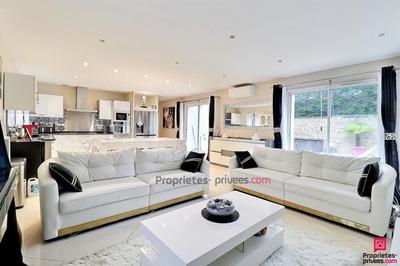 Maison - 268 m² - 10 pièces