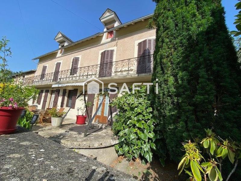 Maison - 220 m² - 10 pièces