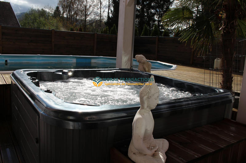 Maison - 327 m² - 9 pièces