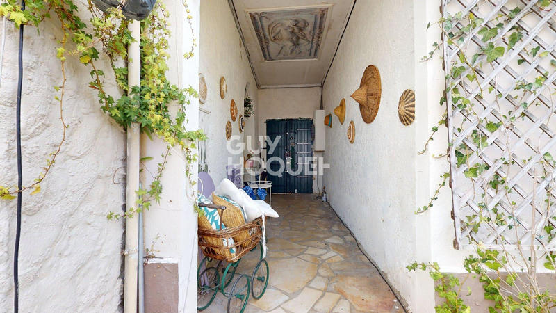 Maison - 270 m² - 10 pièces