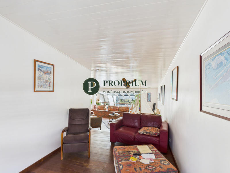 Maison - 220 m² - 8 pièces