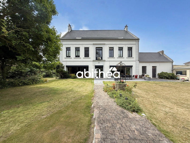 Propriété - 331 m² - 10 pièces