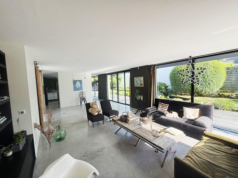 Maison - 215 m² - 7 pièces