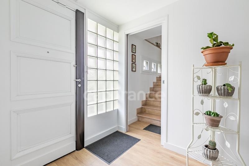 Maison - 260 m² - 8 pièces