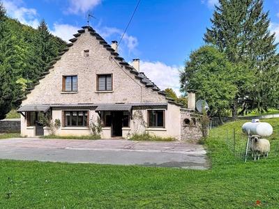 Maison traditionnelle - 195 m² - 7 pièces