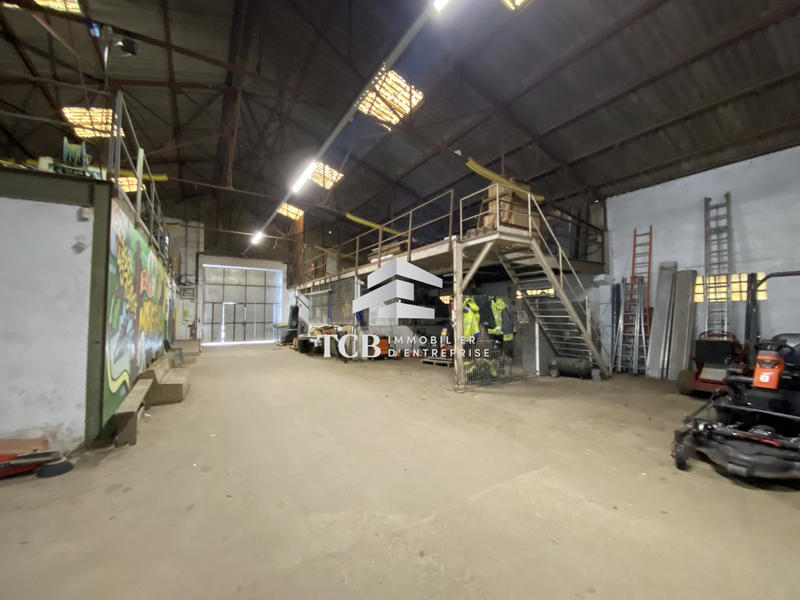 Local d'activités - 715 m²