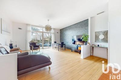 Maison - 223 m² - 9 pièces