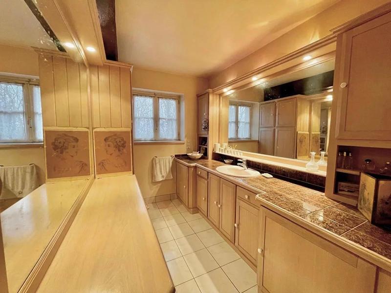 Maison - 280 m² - 11 pièces