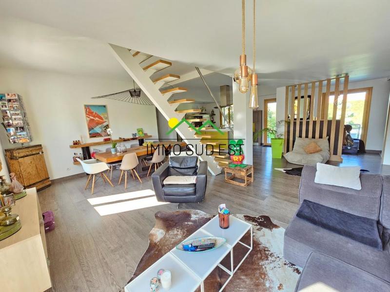 Maison traditionnelle - 168 m² - 7 pièces