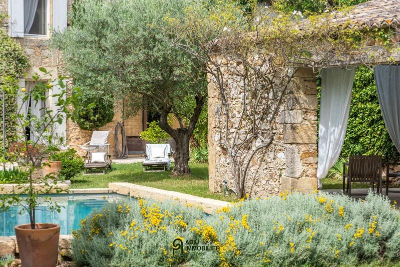 Mas - 300 m² - 7 pièces