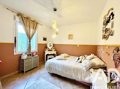 Maison - 178 m² - 8 pièces