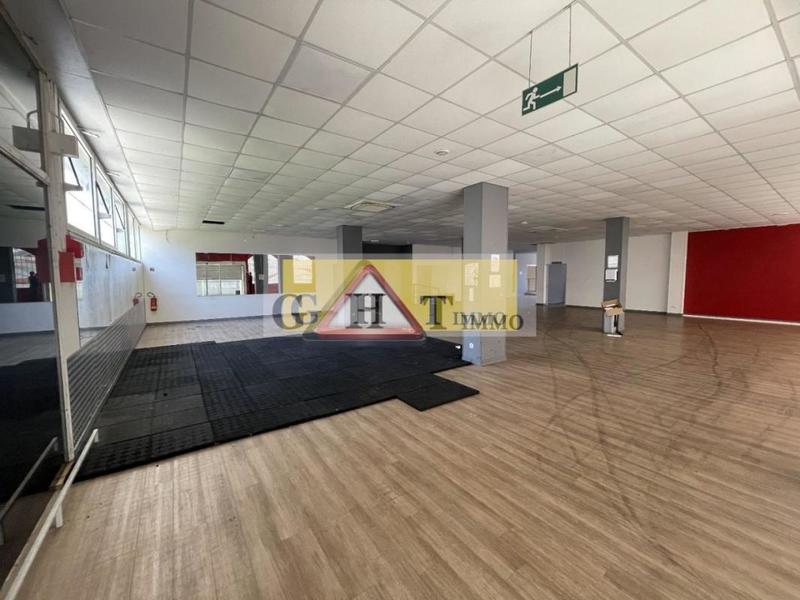 Local commercial - 966 m²