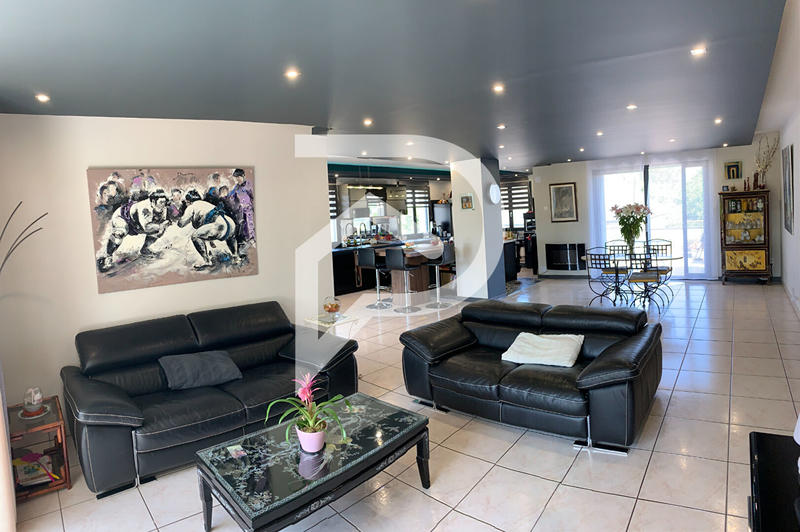 Maison - 287 m² - 8 pièces