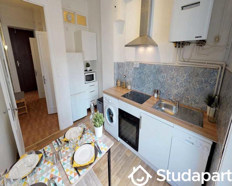 Chambre - 80 m² - 1 pièce