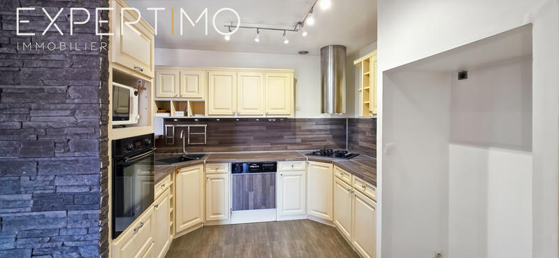 Maison - 150 m² - 8 pièces