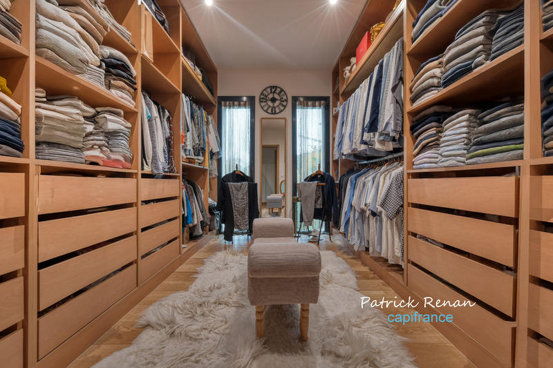 Maison - 439 m² - 8 pièces