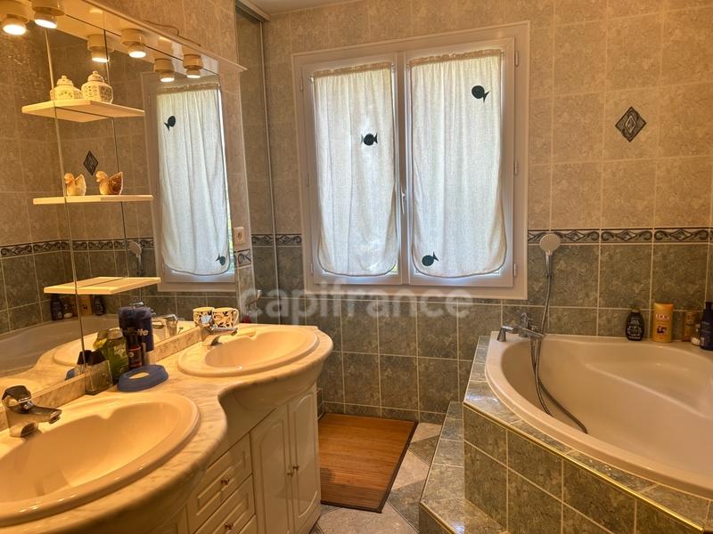 Maison - 122 m² - 6 pièces