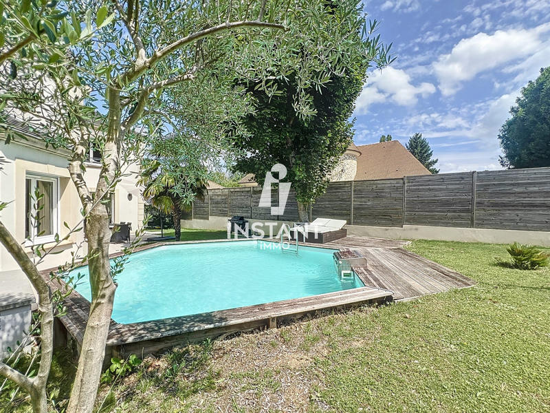 Villa - 238 m² - 9 pièces