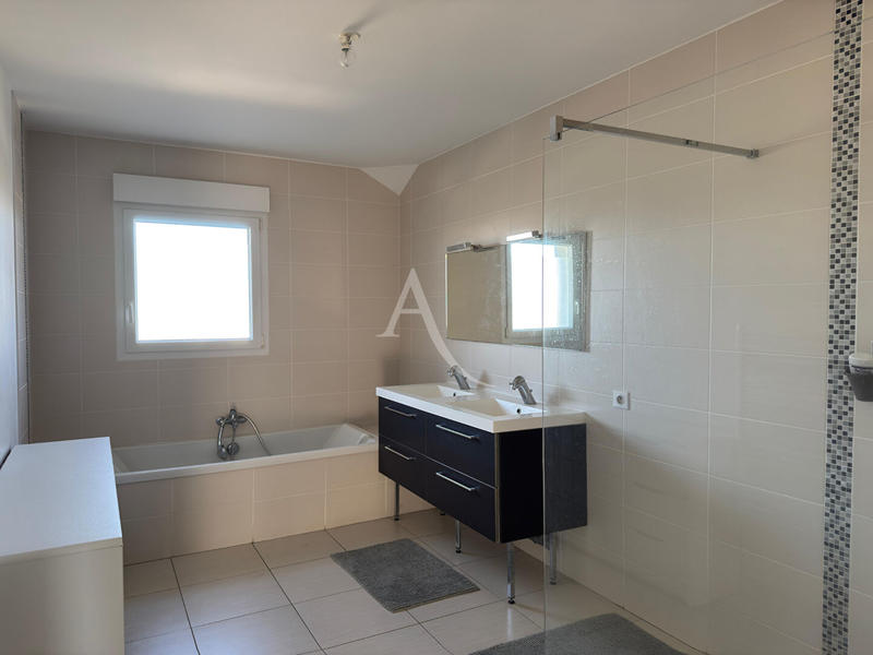 Maison - 188 m² - 7 pièces