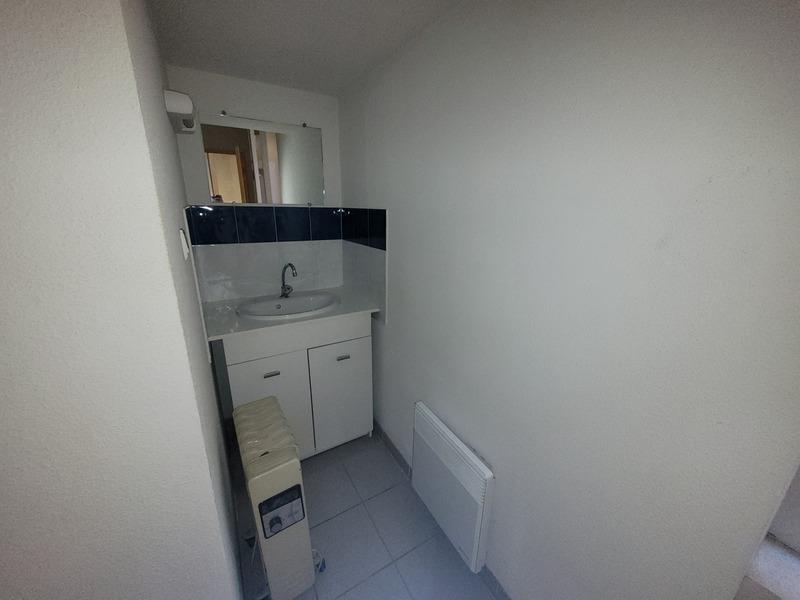 Local d'activité / Entrepôt - 27 m² - 5 pièces