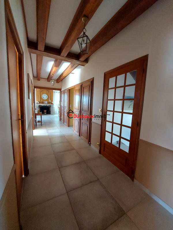 Maison - 250 m² - 11 pièces