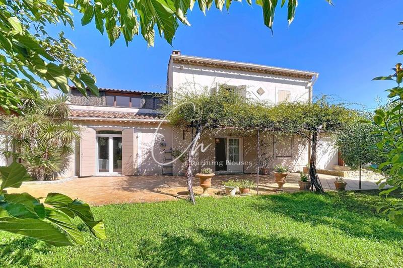 Propriété - 230 m² - 7 pièces