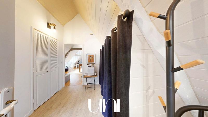 Maison - 230 m² - 9 pièces