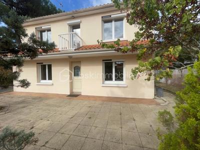 Maison - 110 m² - 6 pièces