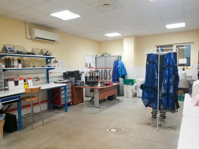 Entrepôt - 1 400 m²