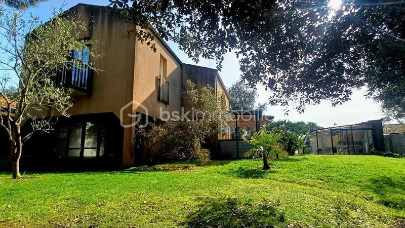 Villa - 245 m² - 8 pièces