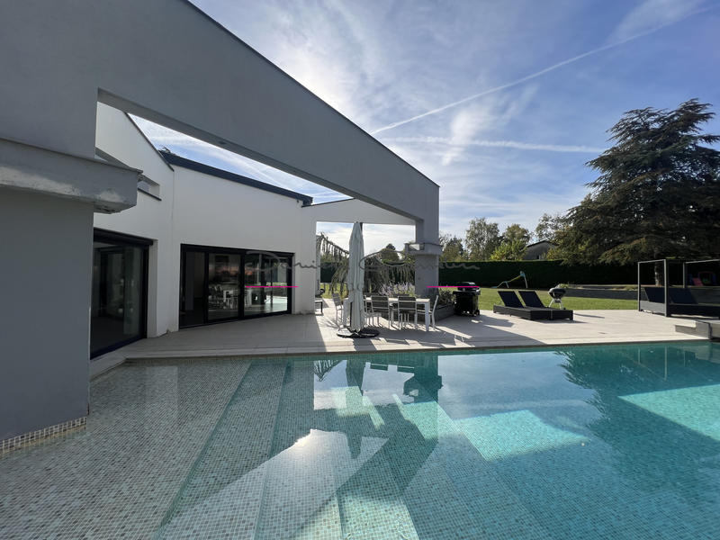 Maison - 350 m² - 8 pièces