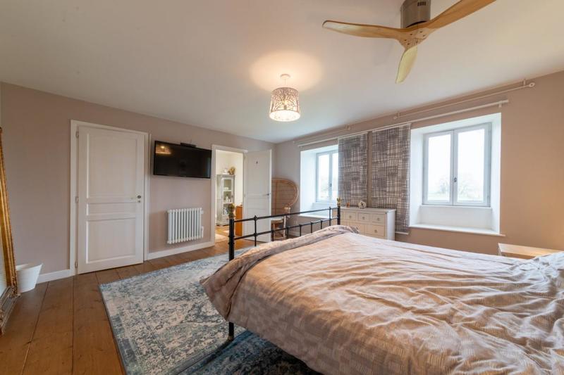 Propriété - 256 m² - 6 pièces