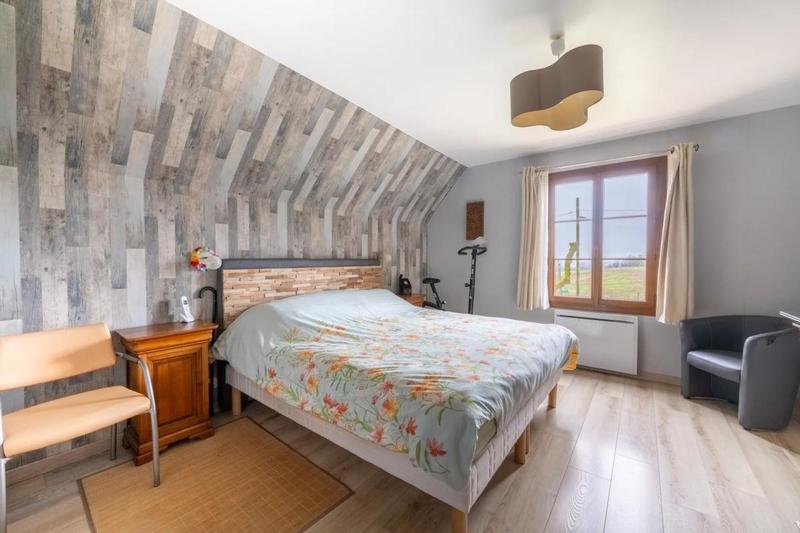 Maison - 142 m² - 9 pièces