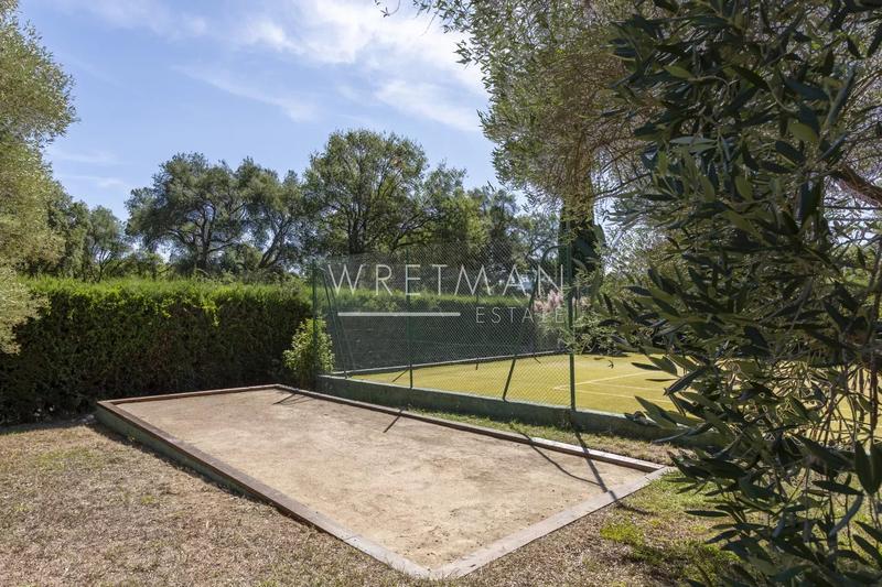 Maison - 237 m² - 8 pièces