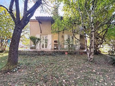 Maison - 220 m² - 6 pièces