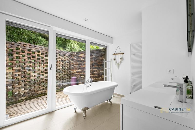 Villa - 720 m² - 10 pièces