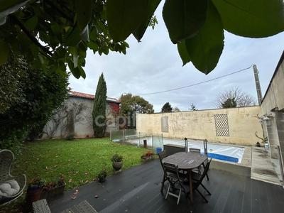 Maison - 230 m² - 7 pièces