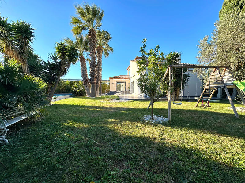 Maison - 240 m² - 7 pièces