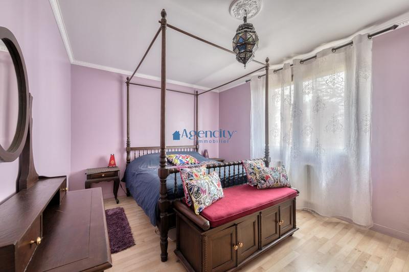 Maison - 178 m² - 8 pièces